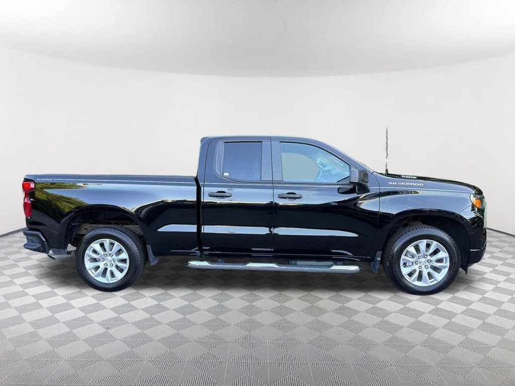 Used 2025 Black Chevrolet Custom image 4