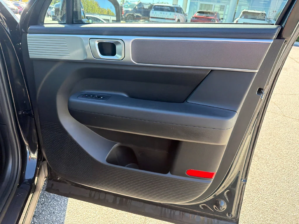 Used 2024 Black Hyundai SE image 14