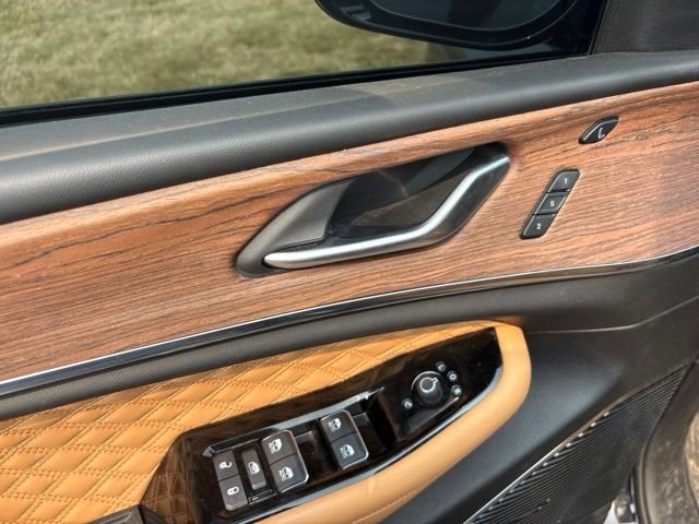 Used 2023 Black Jeep Summit image 15