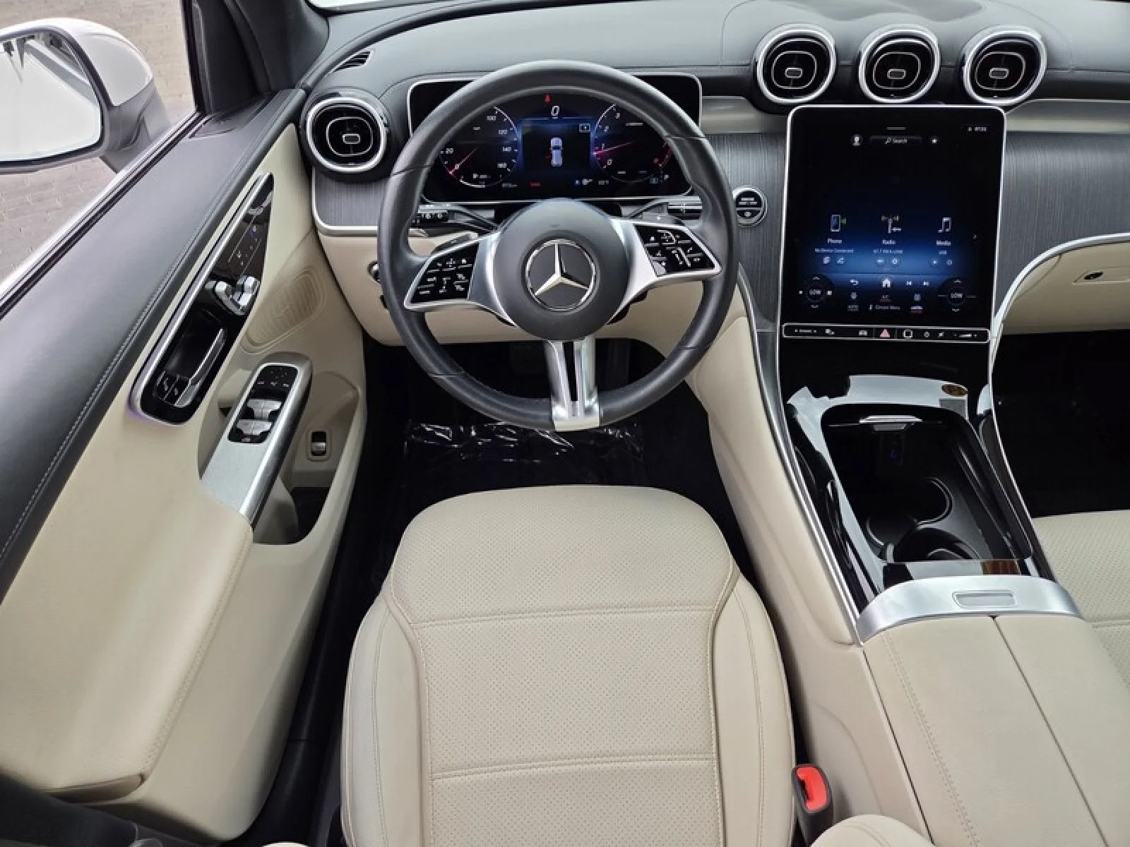 Certified Used 2024 Polar White Mercedes-Benz GLC 300 image 16