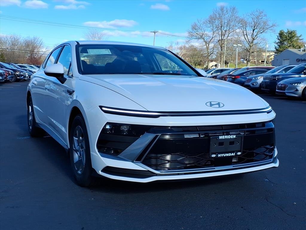 New 2026 Serenity White Pearl Hyundai SE image 3