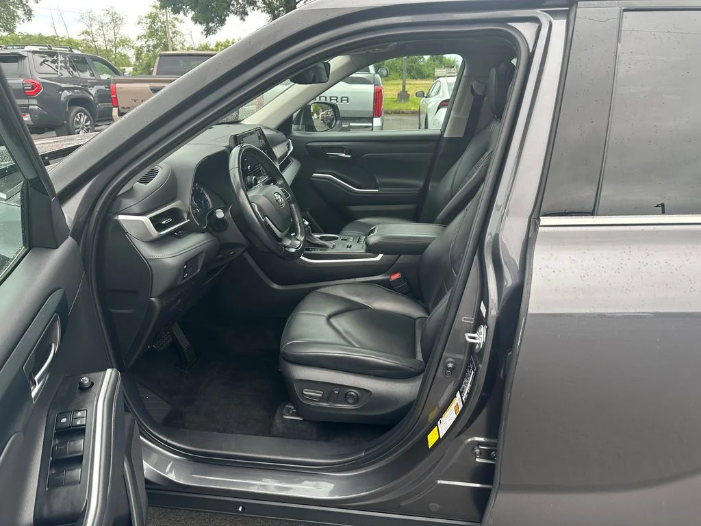 Used 2022 Gray Toyota XLE image 13
