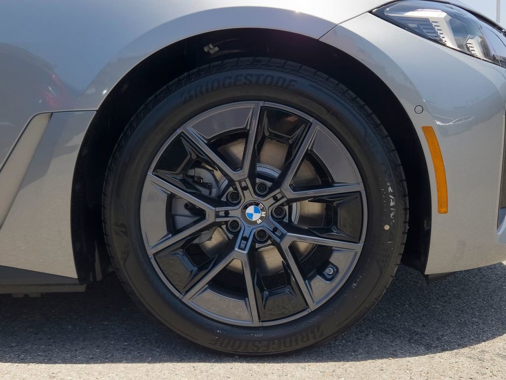 New 2026 Skyscraper Grey Metallic BMW eDrive40 image 5