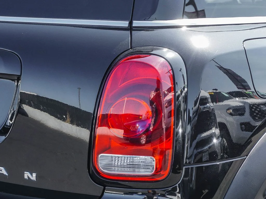 Used 2017 Black MINI Base image 7