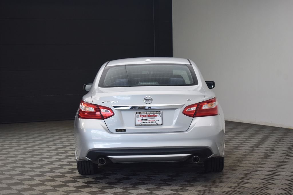 Used 2016 Silver Nissan 2.5 SV image 6