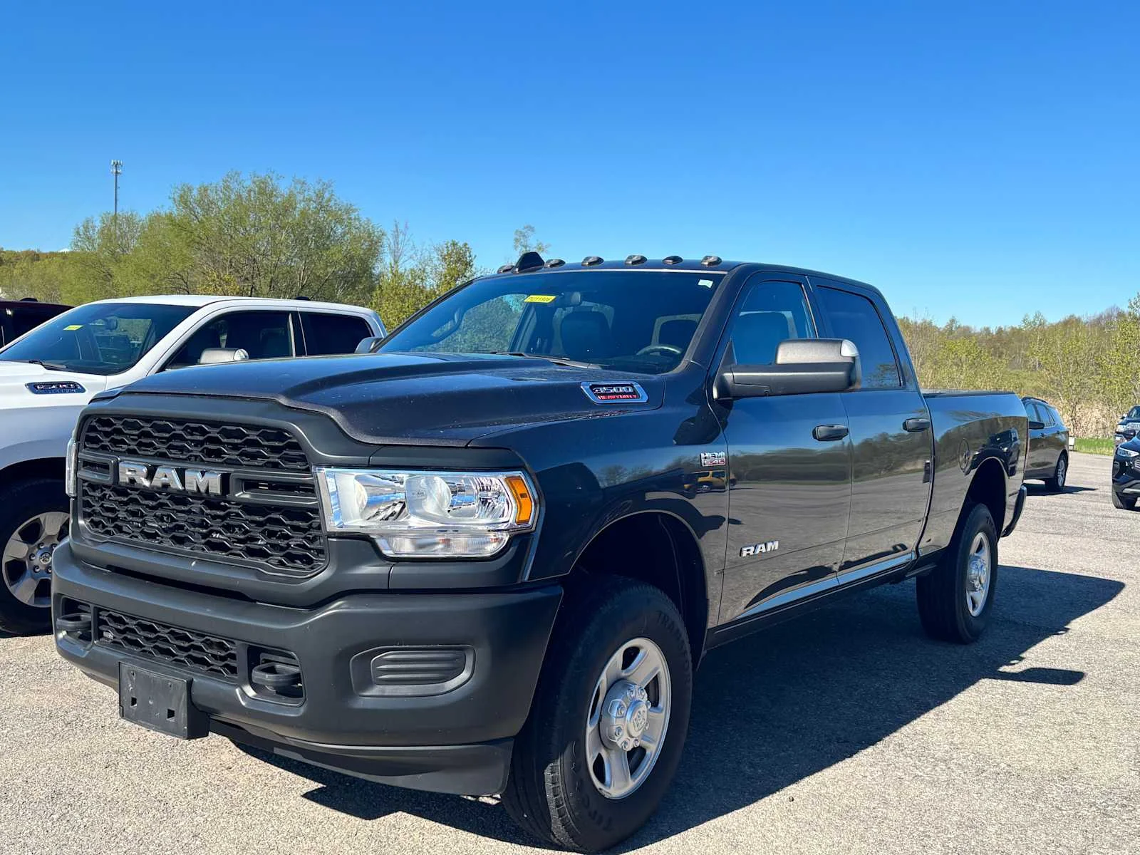 Used 2022 Granite Crystal Metallic Clearcoat Ram Tradesman image 5