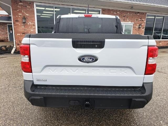 New 2025 Space White Metallic Ford XLT image 24
