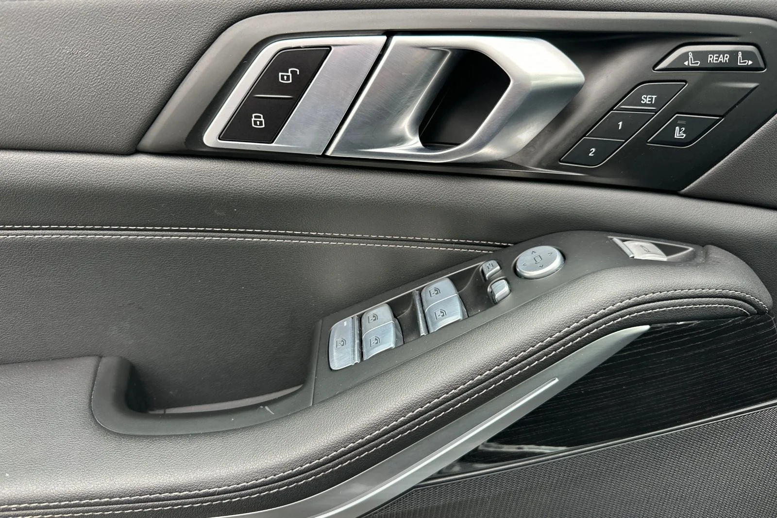 Used 2023 Brooklyn Grey Metallic BMW xDrive40i image 10