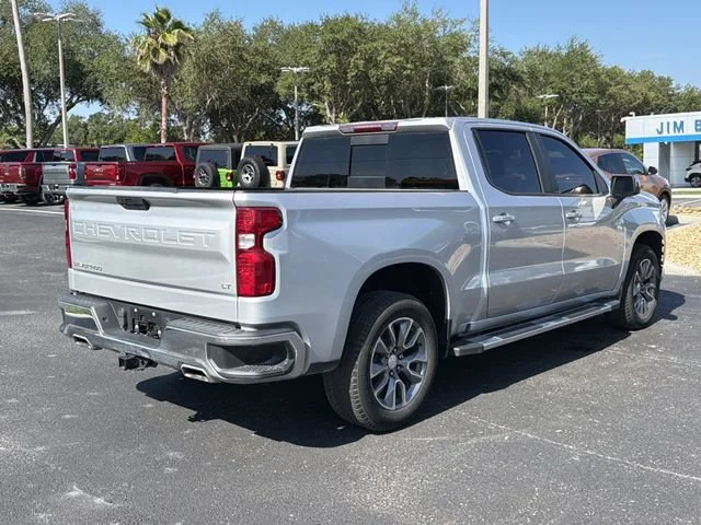 Used 2022 Silver Ice Metallic Chevrolet LT image 4