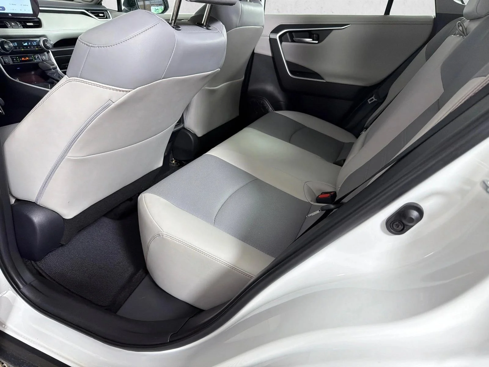 Used 2024 Wind Chill Pearl [ Toyota Limited image 22