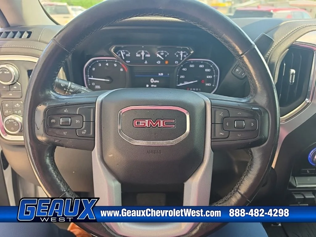 Used 2022 White GMC SLE image 23