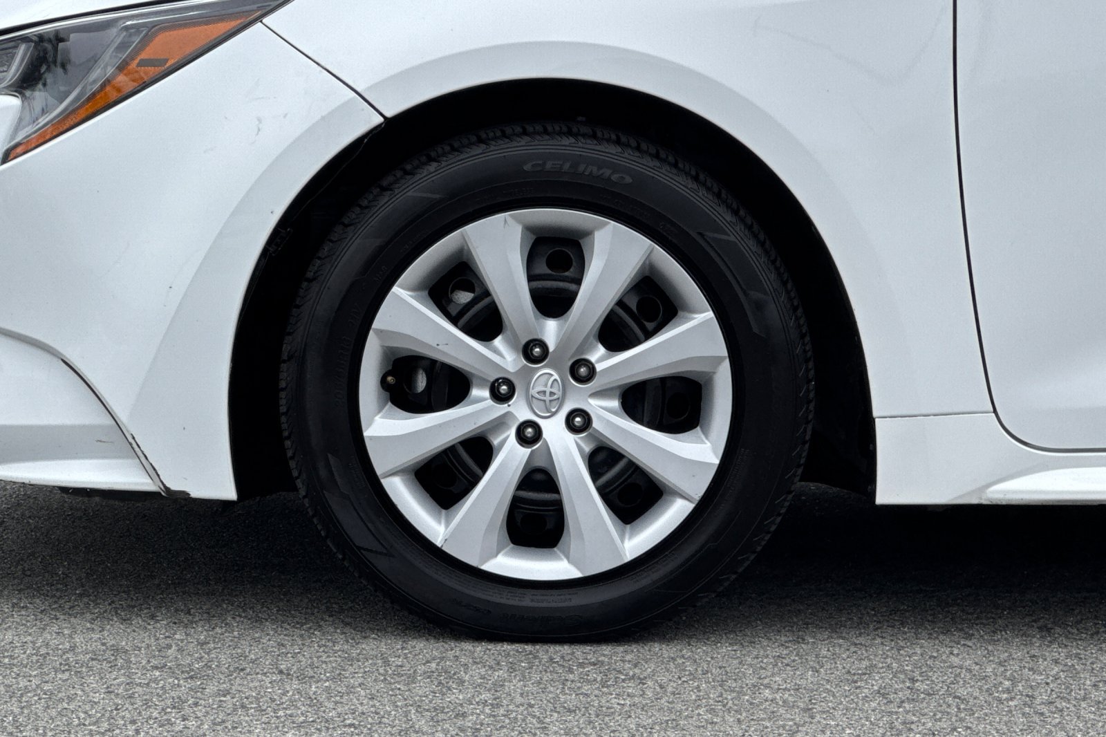 Used 2023 White Toyota LE image 23