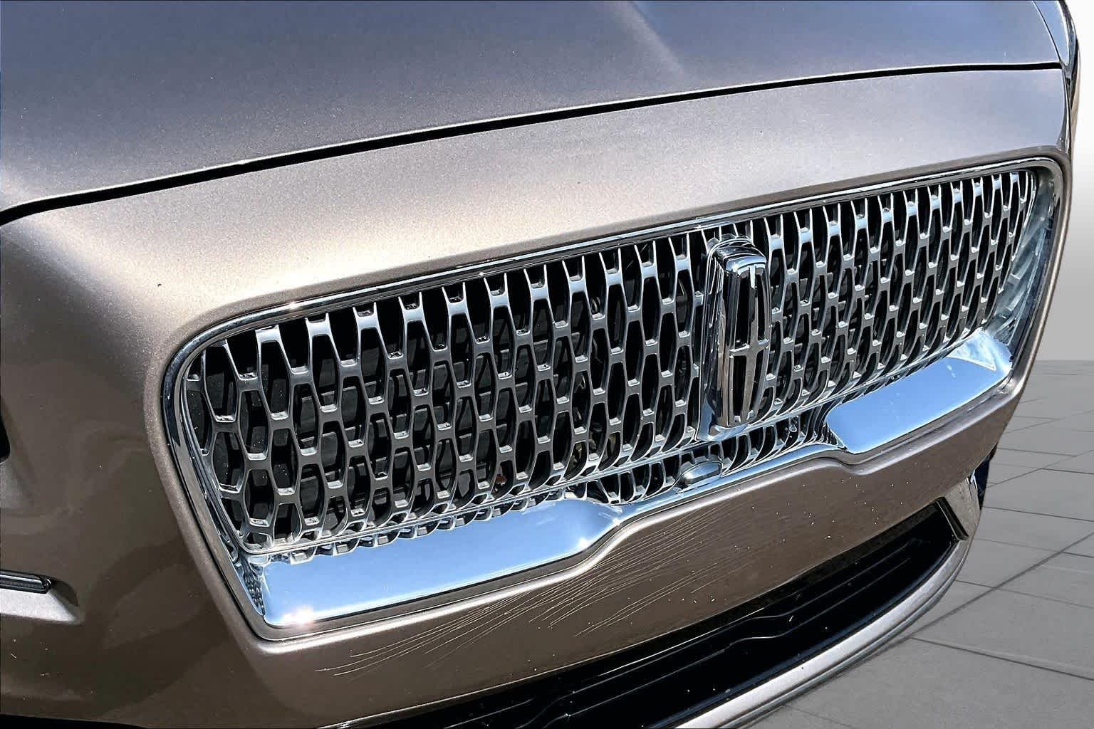 Used 2019 Iced Mocha Lincoln Reserve image 30