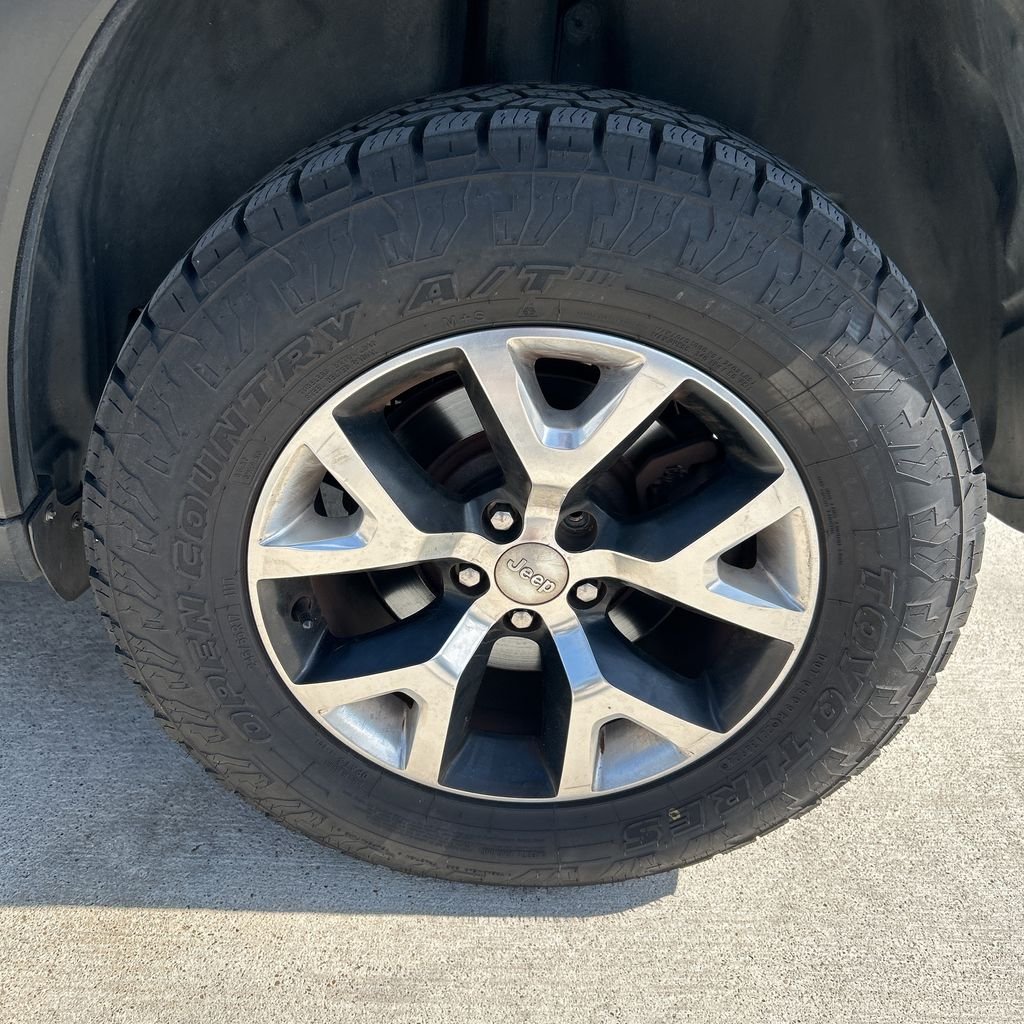 Used 2016 Gray Jeep Trailhawk image 6