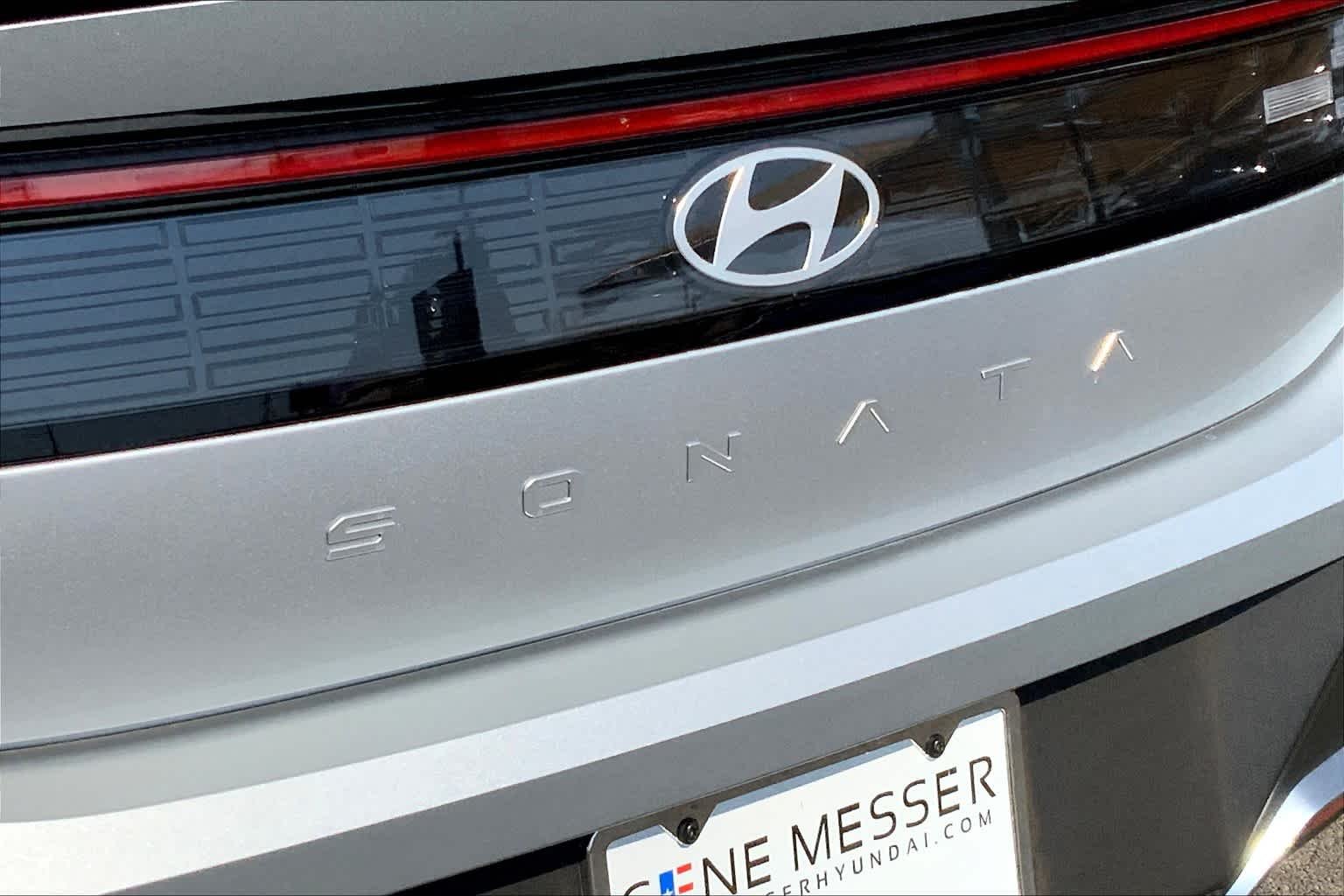 Used 2025 Aero Silver Hyundai SE image 15
