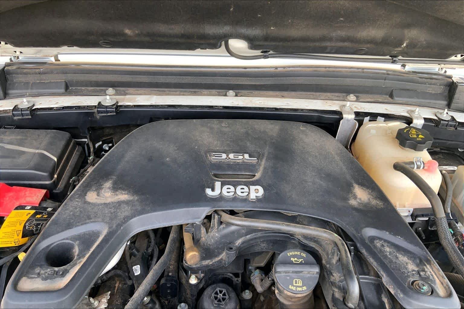 Used 2021 Bright White Clearcoat Jeep Mojave image 31
