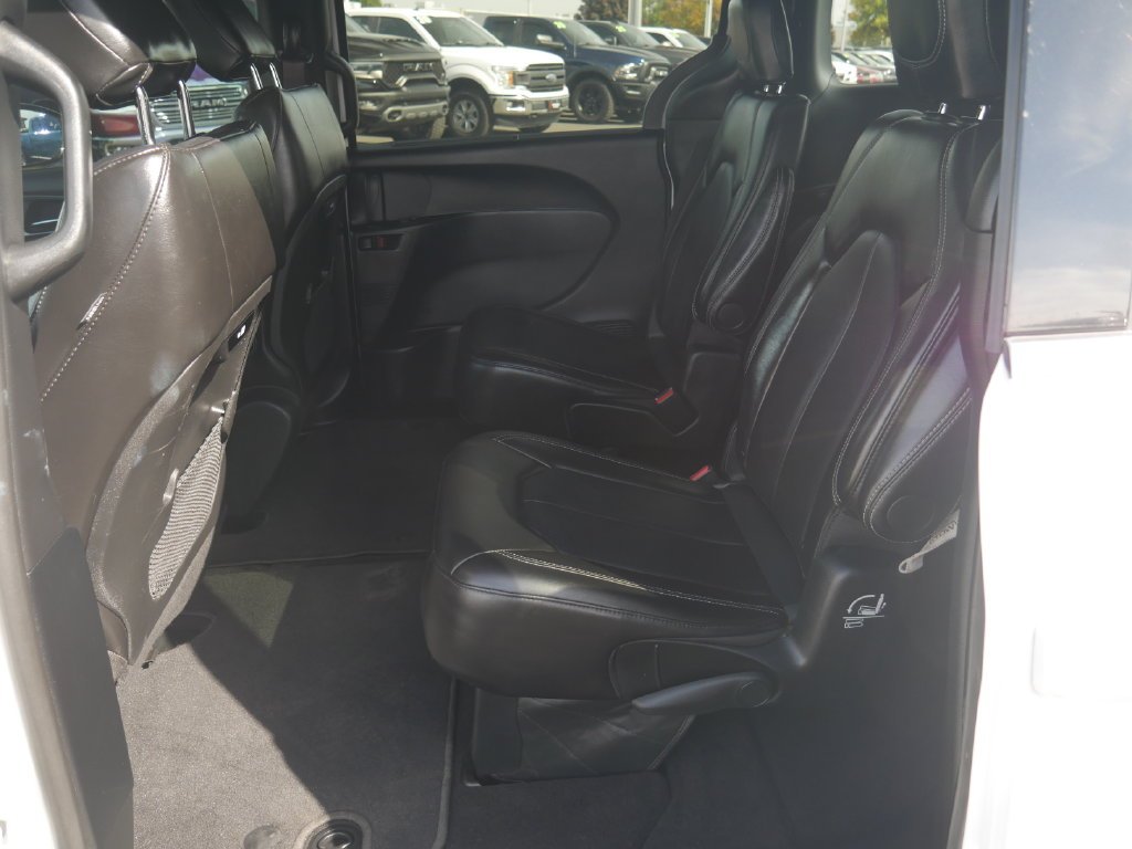 Certified Used 2025 White Chrysler Select image 15