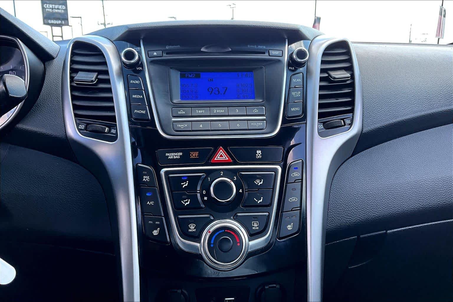 Used 2016 Titanium Gray Metallic Hyundai  image 33