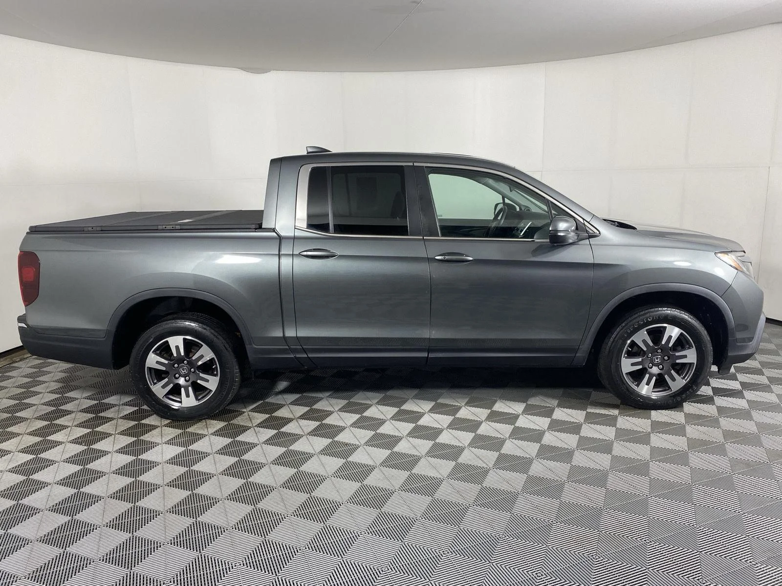 Used 2019 Forest Mist Metallic Honda RTL image 8