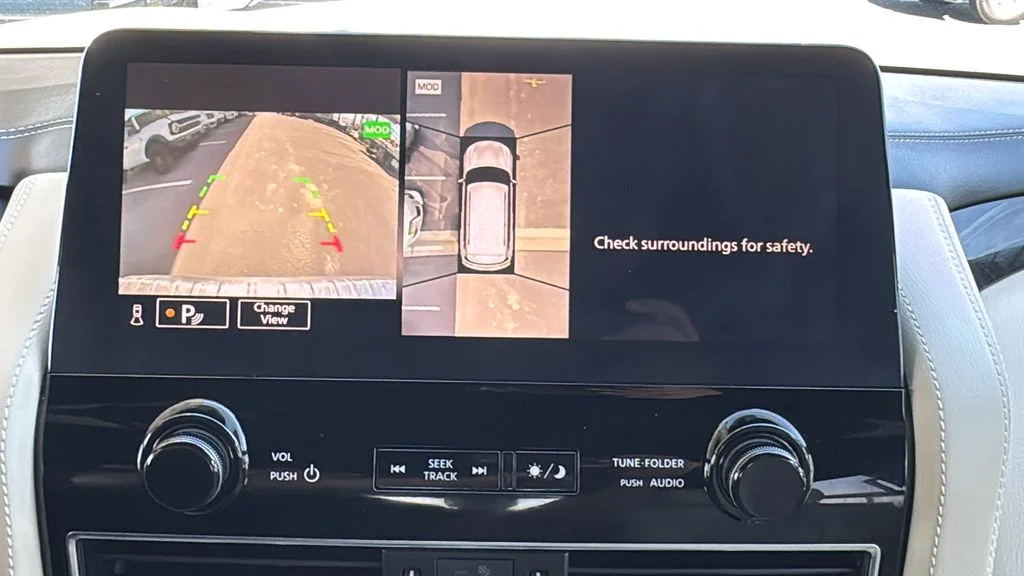 Used 2023 White INFINITI Sensory image 16