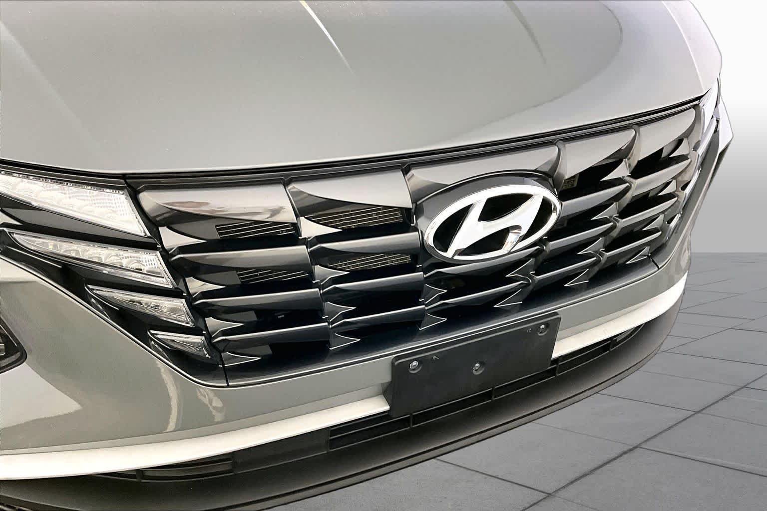 Used 2024 Hampton Gray Hyundai SEL image 32