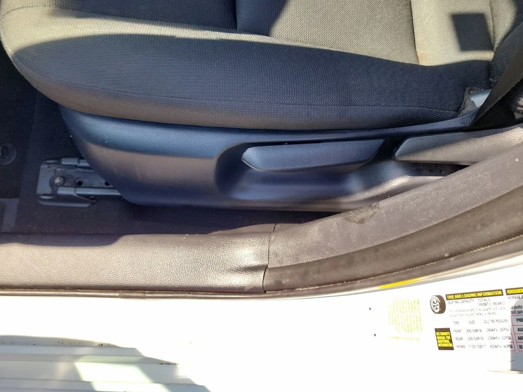 Used 2025 White Toyota LE image 25
