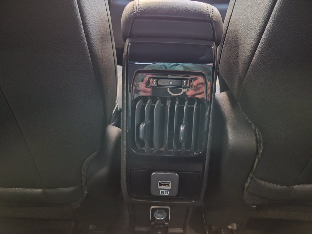 Used 2025 White Jeep Latitude image 24