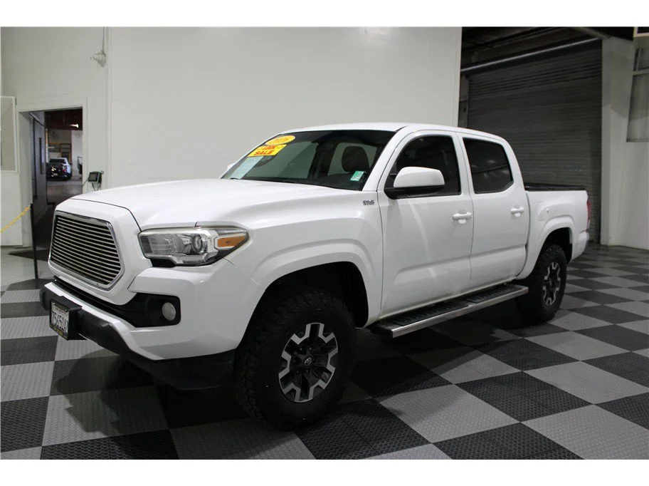 Used 2016 White Toyota SR5 Pickup 4D 5 ft image 7