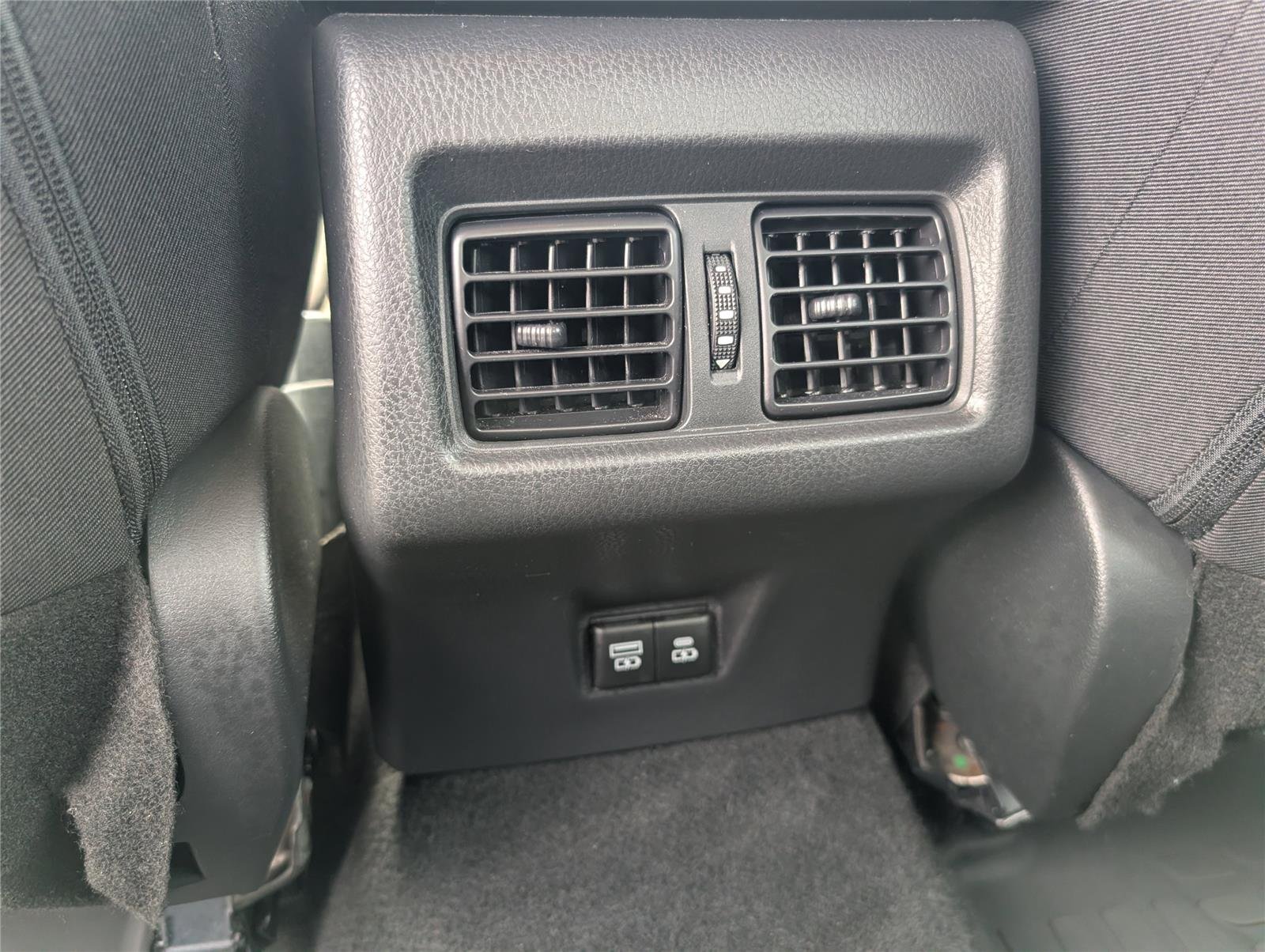 Used 2025 Ice Cap Toyota LE image 29
