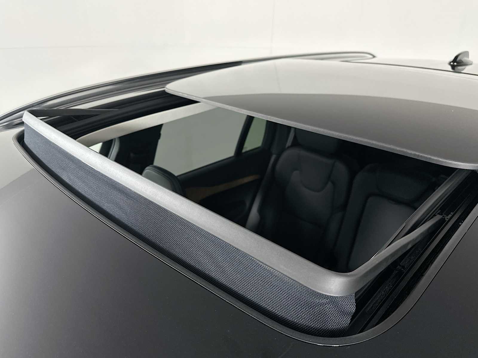 2025 Volvo XC90 Plus - Photo 17