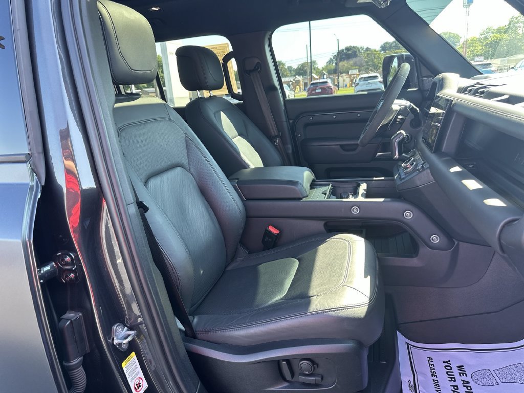 Used 2023 Gray Land Rover V8 image 31