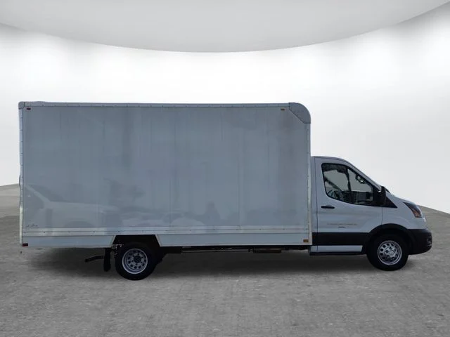 New 2025 Oxford White Ford Cutaway image 3
