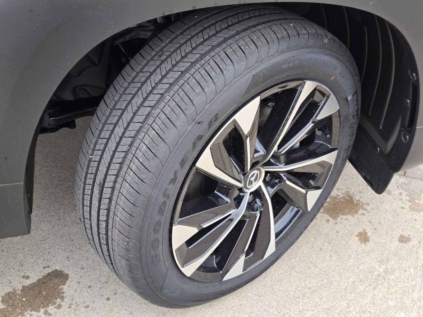 View vehicle photo 4