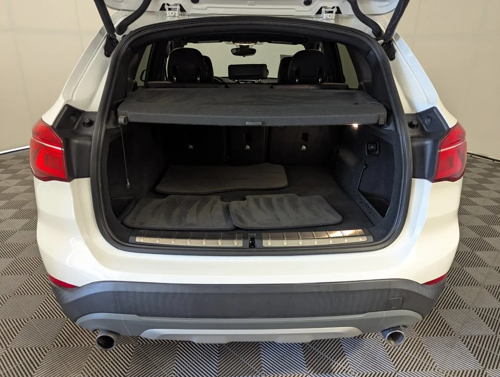 Used 2018 White BMW xDrive28i image 14