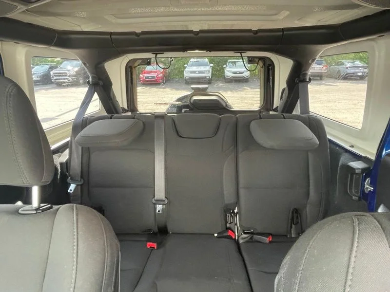 Used 2019 Blue Jeep Unlimited Sport S image 11