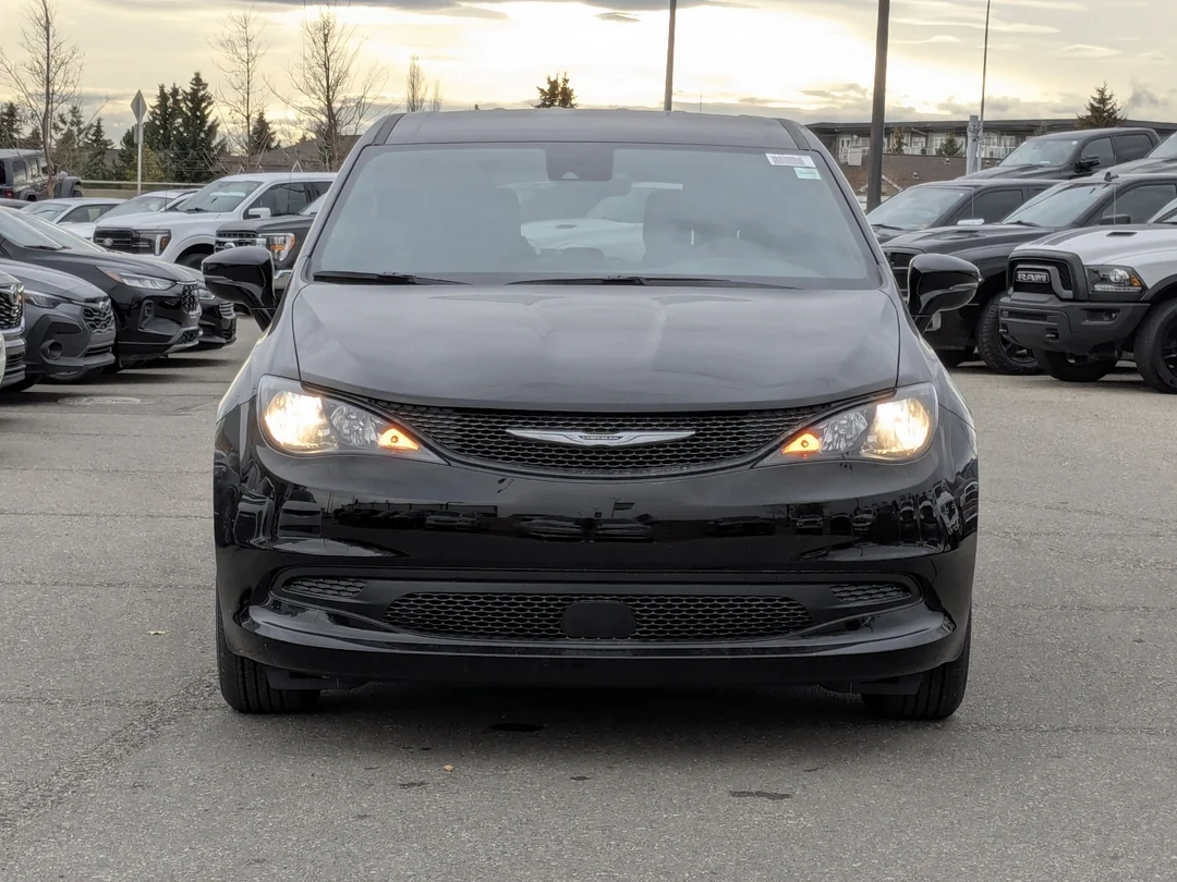 New 2026 Black Chrysler SXT - - FWD - Power Liftgate - Power Sliding Doors - Leather & More! image 3