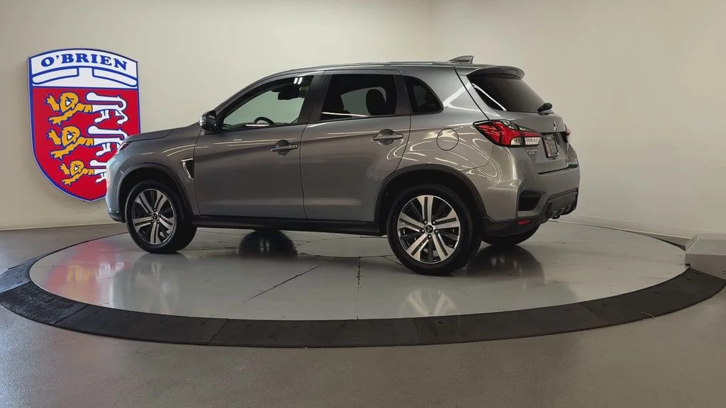 Used 2022 Mercury Gray Metallic Mitsubishi 2.0 SE image 7