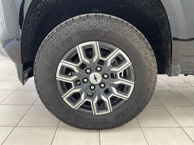 2026 Chevrolet Colorado Z71 - Photo 8