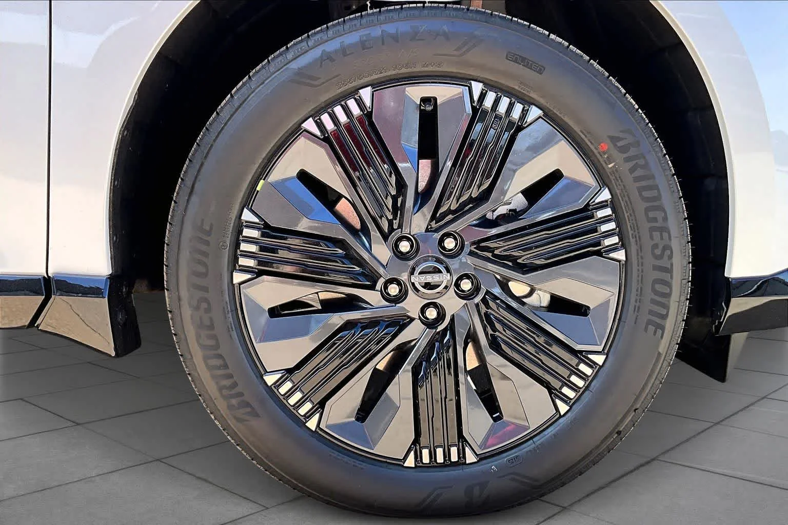 New 2026 Everest White Pearl TriCoat / Super Black Two-tone Nissan Platinum image 12
