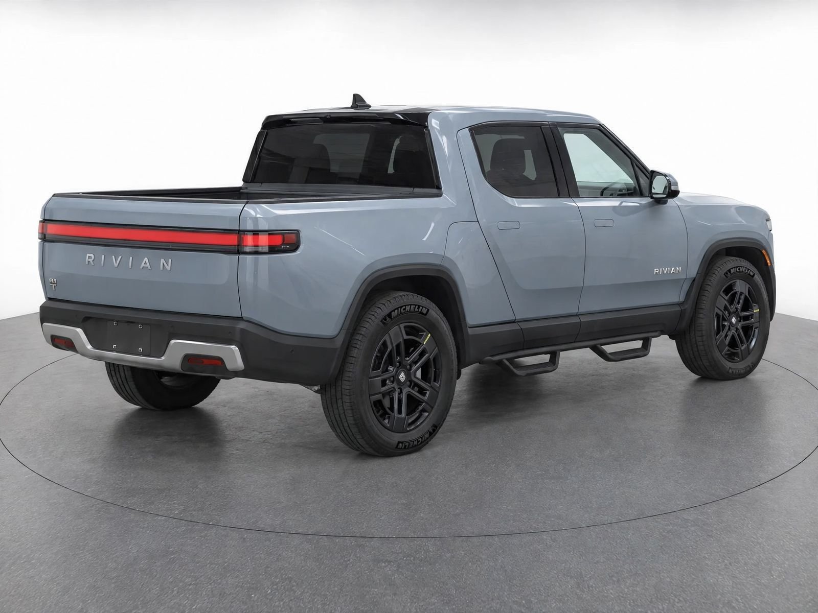 Used 2023 Limestone Rivian Adventure image 3