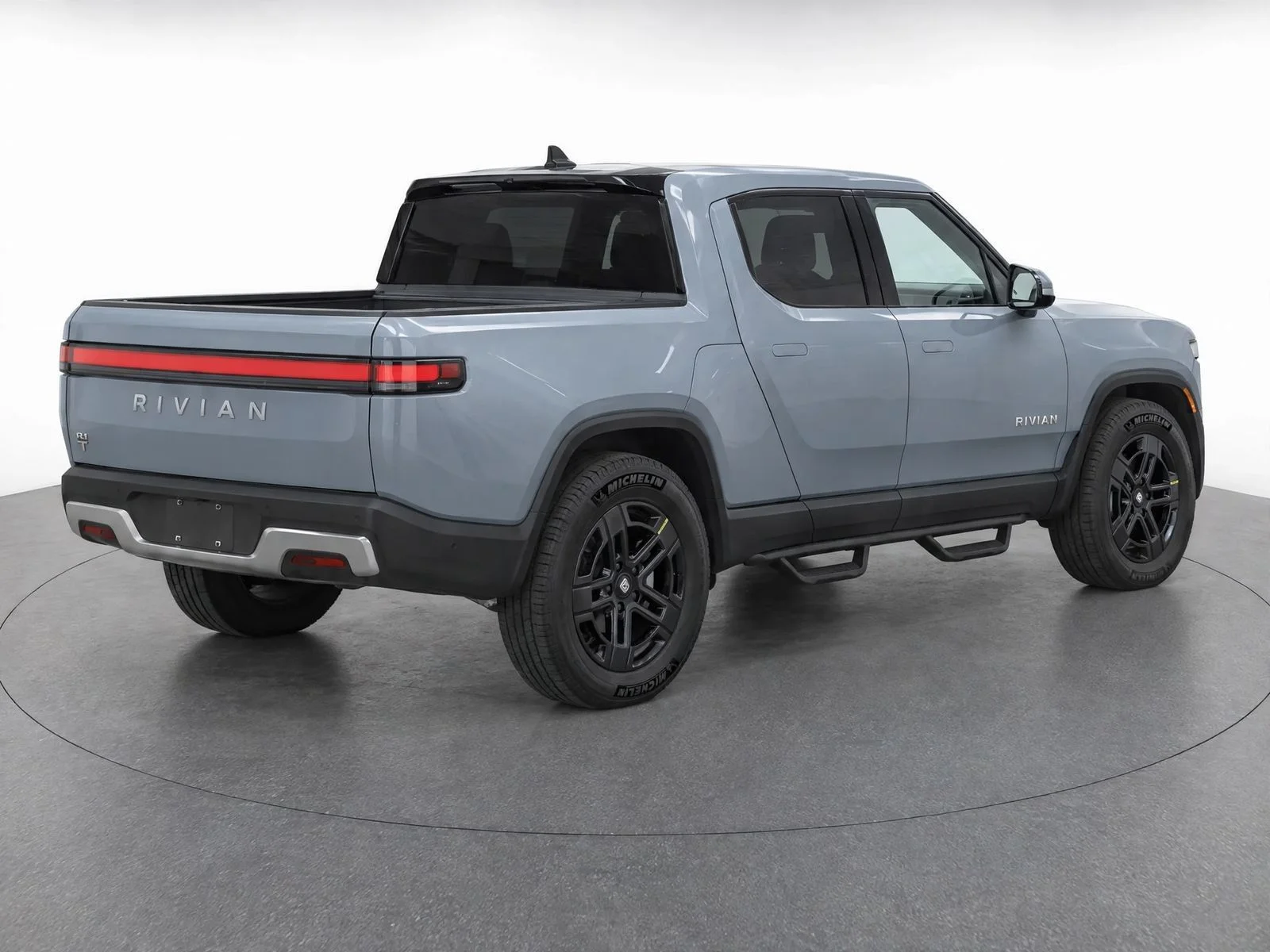 Used 2023 Limestone Rivian Adventure image 3