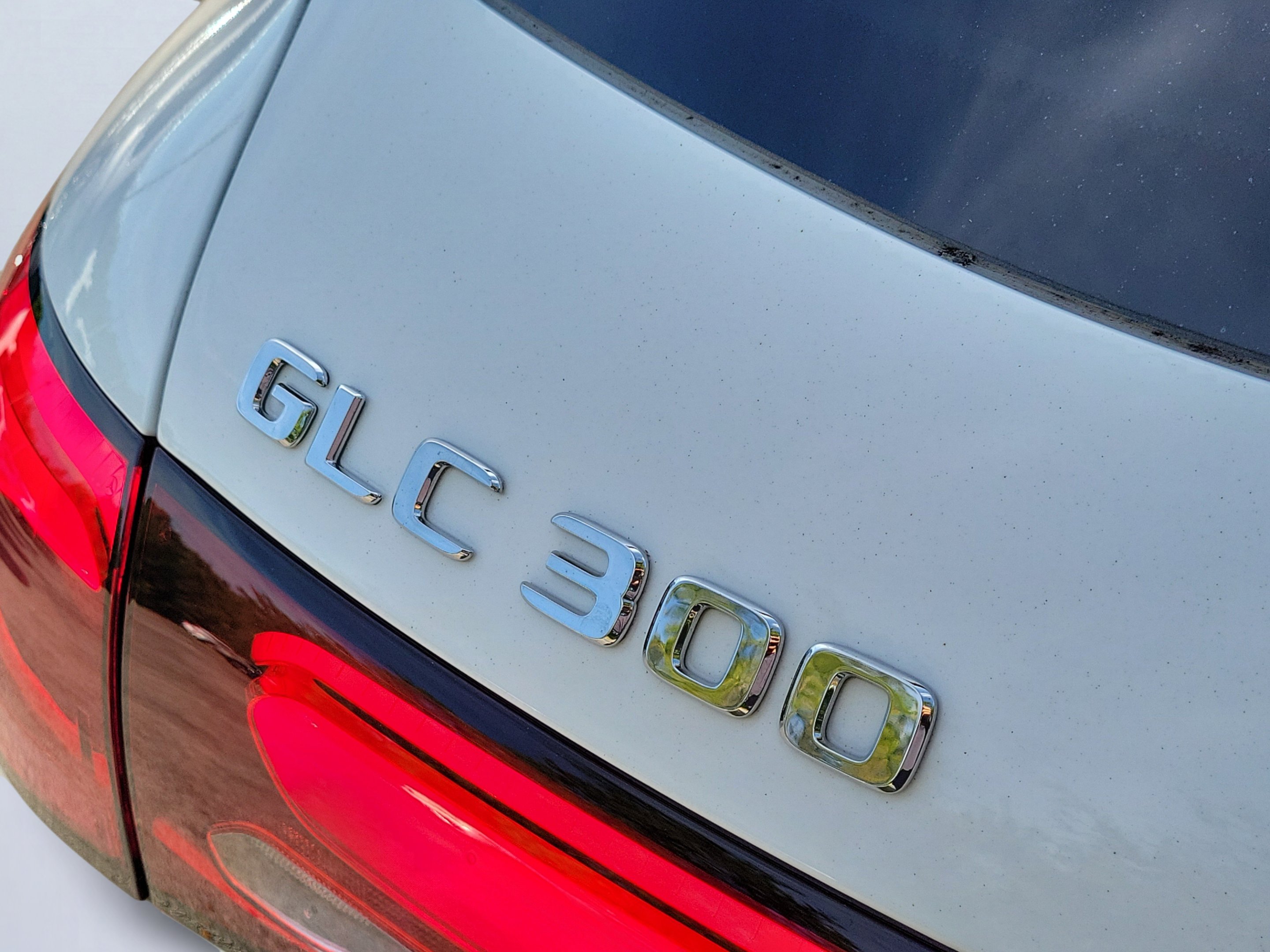Used 2025 Polar White Mercedes-Benz GLC 300 image 5