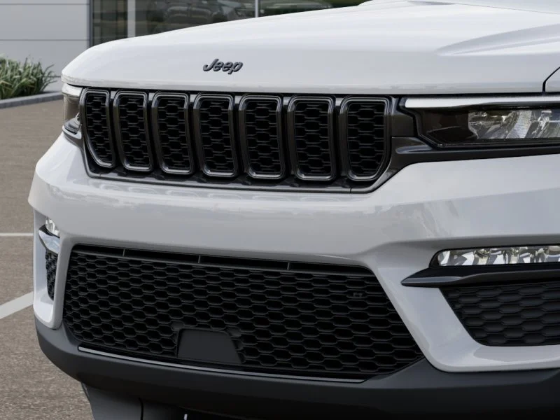 New 2025 Bright White Clear-Coat Exterior Paint Jeep Limited image 38