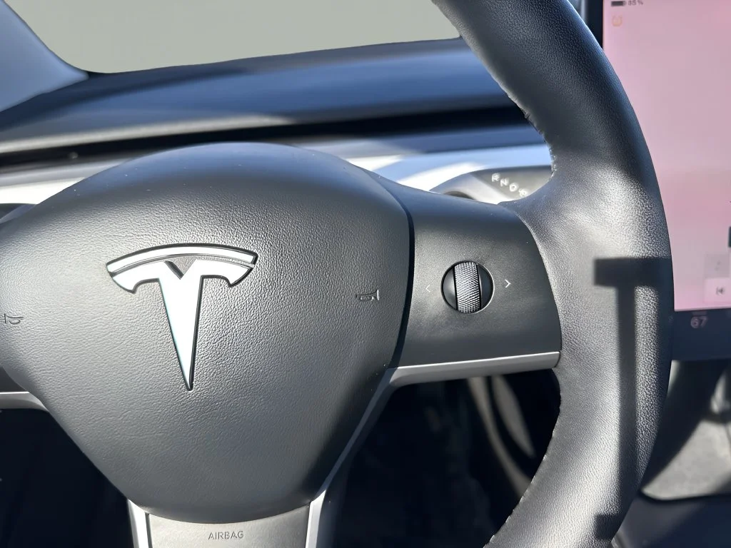 Used 2022 White Tesla Base image 17