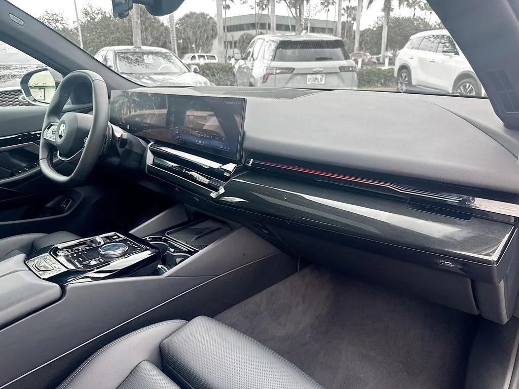 Used 2025 Gray BMW 530i xDrive image 32