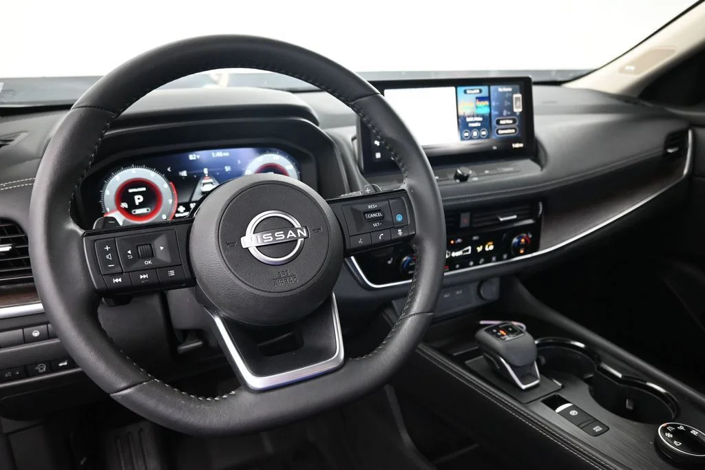 Used 2024 Gray Nissan Platinum image 22