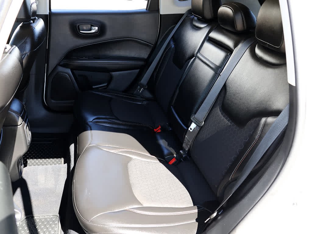 Used 2018 White Clearcoat Jeep Latitude image 12