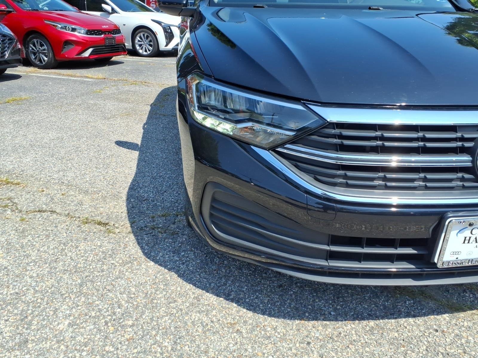 Used 2024  Volkswagen SE image 3