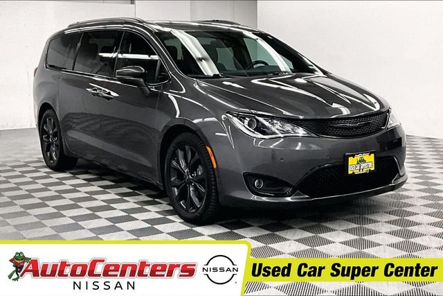 Used 2018 Granite Crystal Metallic Clearcoat Chrysler Limited image 1
