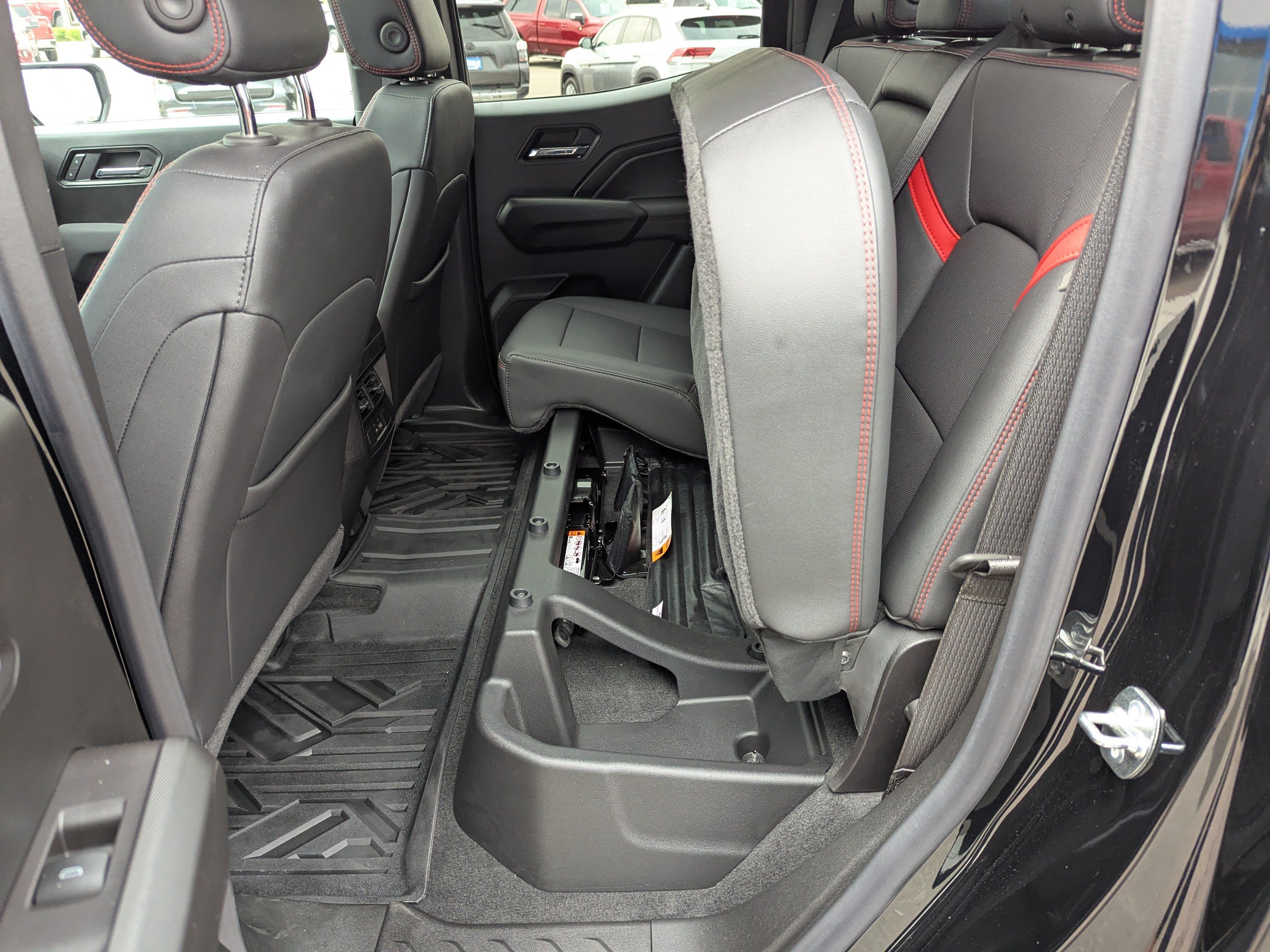 2026 Chevrolet Colorado Z71 - Photo 35